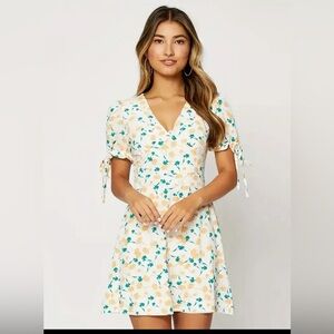 NEW Floral Short Sleeve Mini Dress